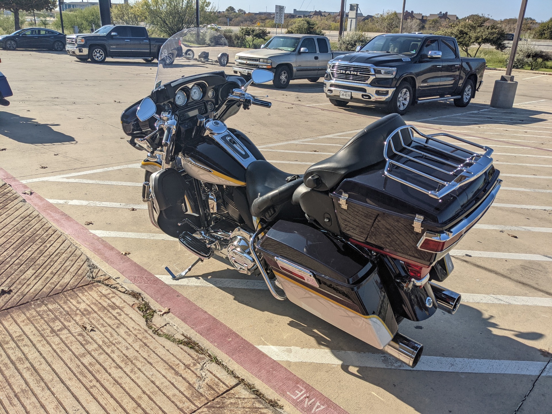 2012 Harley-Davidson CVO™ Ultra Classic® Electra Glide® in San Antonio, Texas - Photo 6