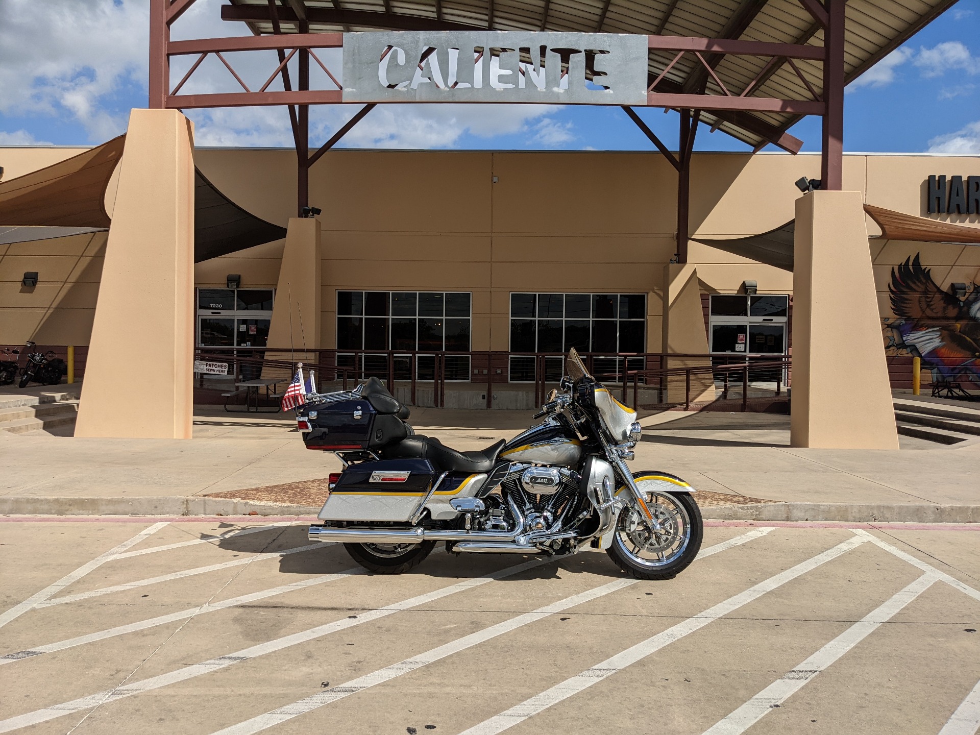2012 Harley-Davidson CVO™ Ultra Classic® Electra Glide® in San Antonio, Texas - Photo 1