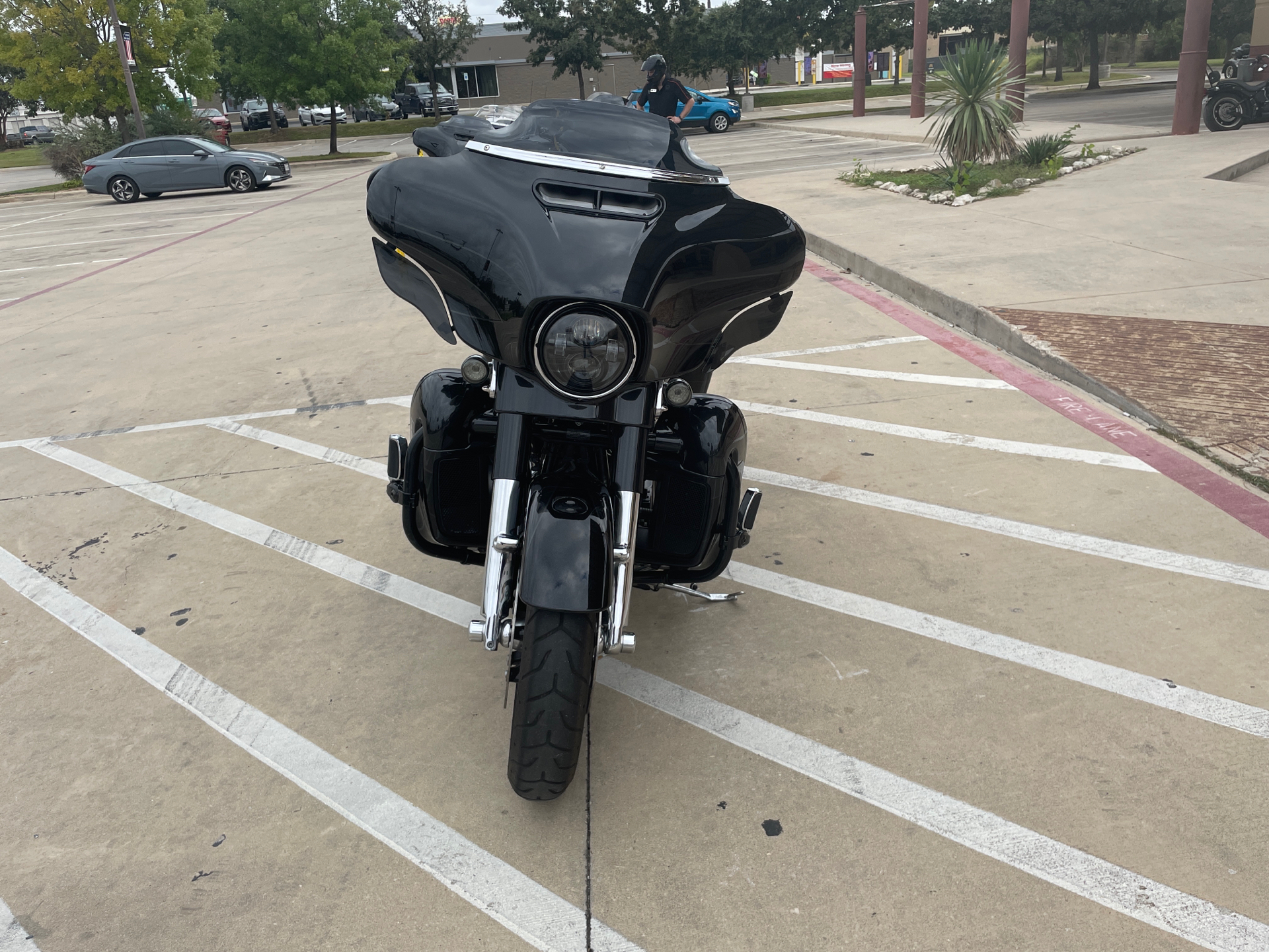 2017 Harley-Davidson CVO™ Street Glide® in San Antonio, Texas - Photo 3