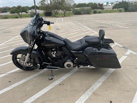 2017 Harley-Davidson CVO™ Street Glide® in San Antonio, Texas - Photo 5