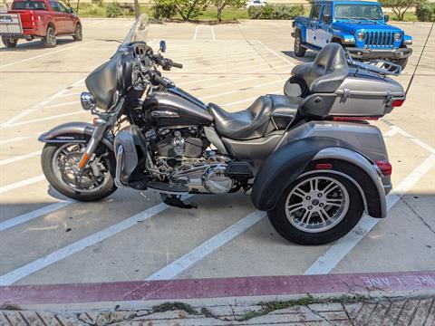 2017 Harley-Davidson Tri Glide® Ultra in San Antonio, Texas - Photo 5
