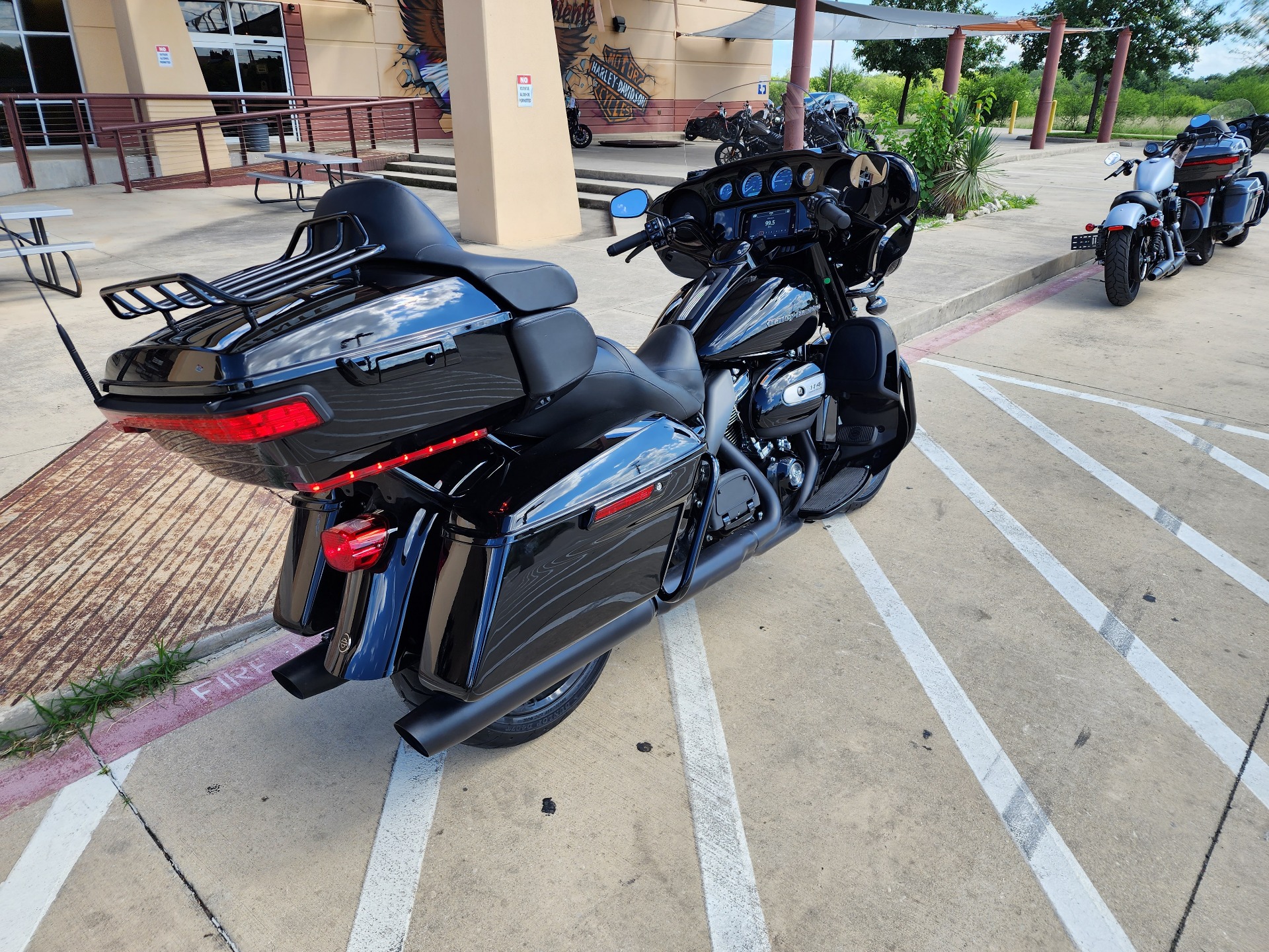 2022 Harley-Davidson Ultra Limited in San Antonio, Texas - Photo 8
