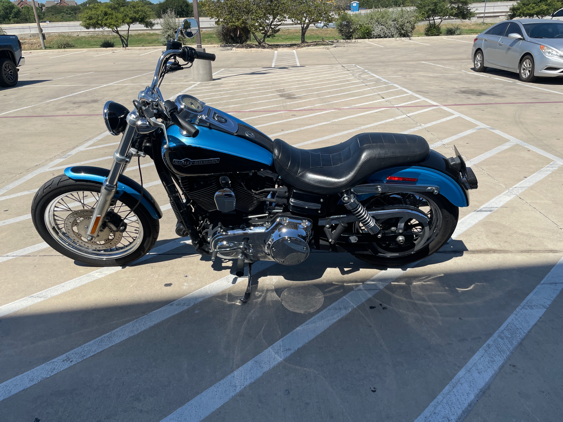 2011 Harley-Davidson Dyna® Super Glide® Custom in San Antonio, Texas - Photo 5