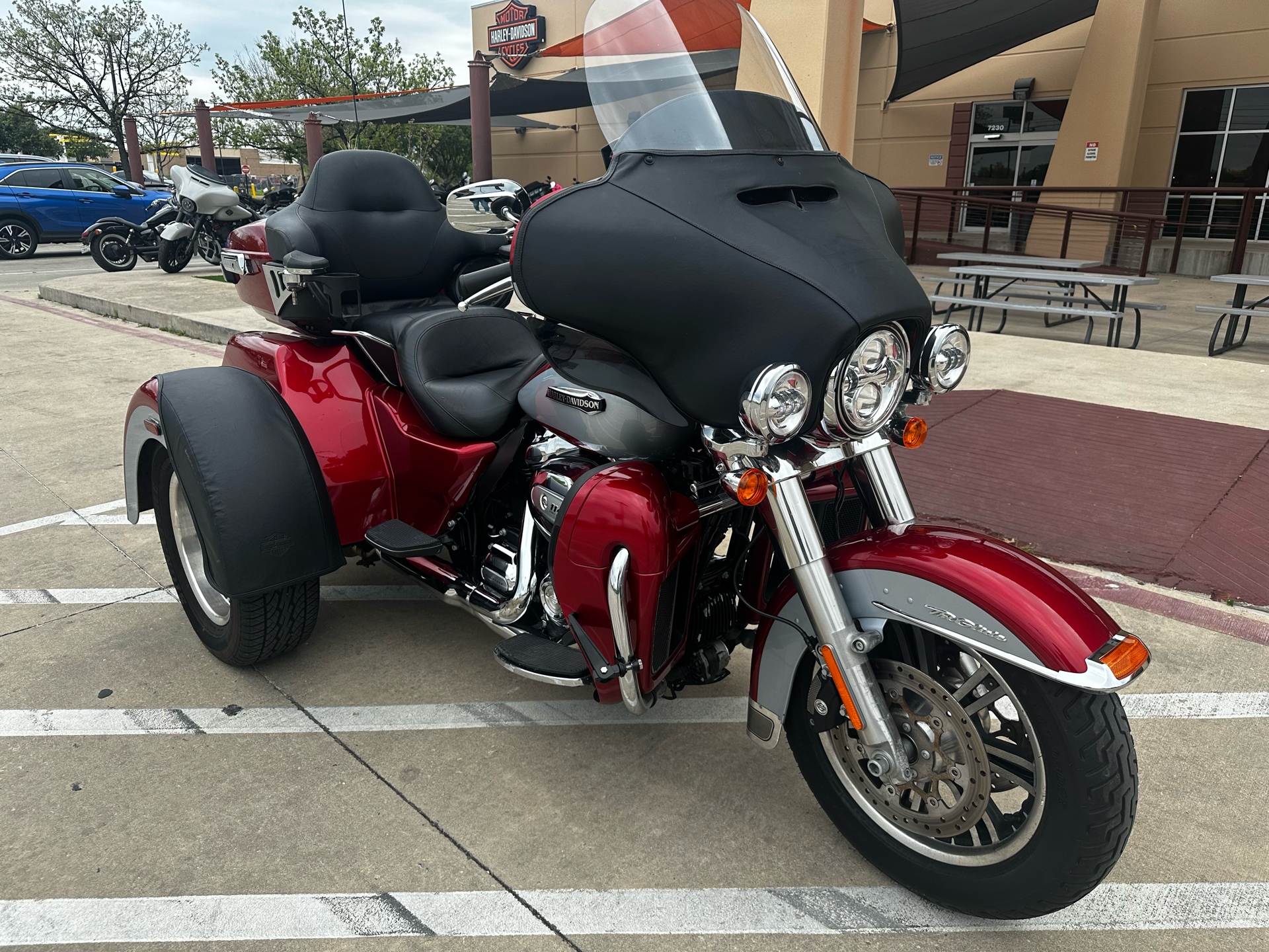 2019 Harley-Davidson Tri Glide® Ultra in San Antonio, Texas - Photo 2