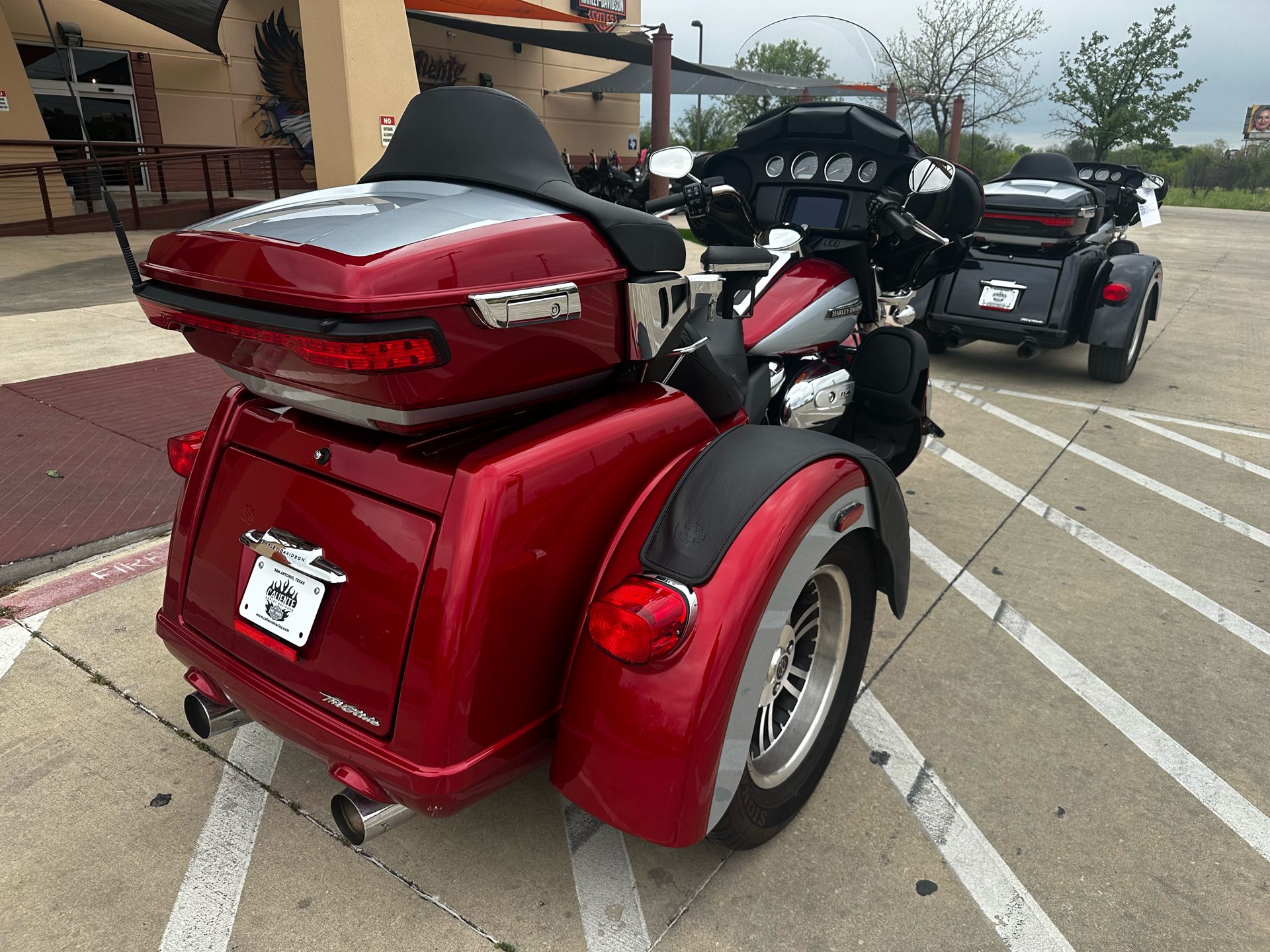 2019 Harley-Davidson Tri Glide® Ultra in San Antonio, Texas - Photo 8