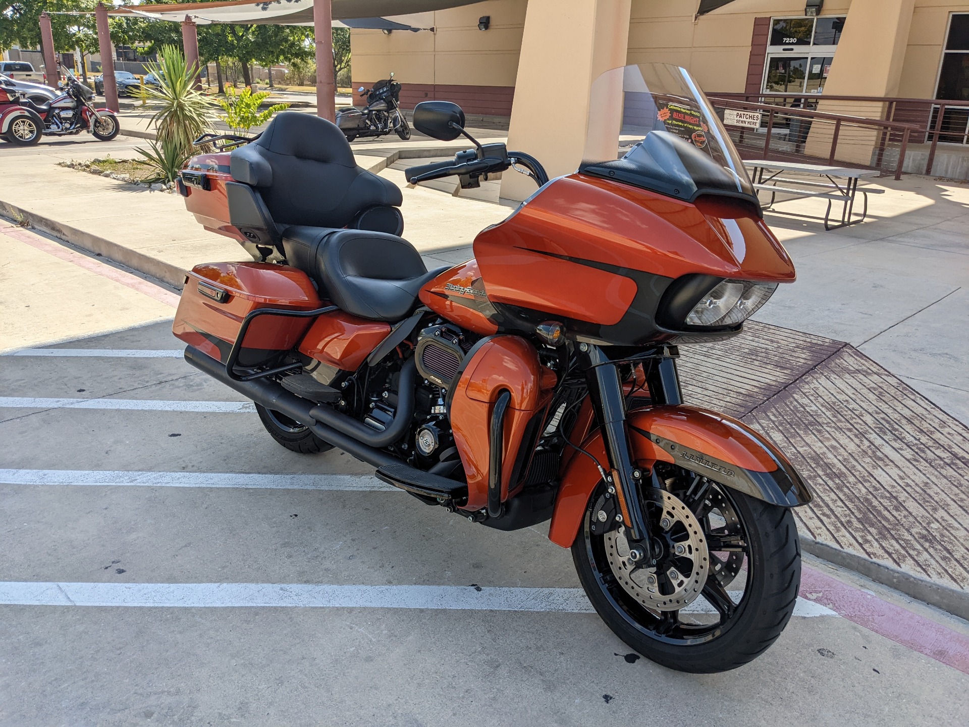 2020 Harley-Davidson Road Glide® Limited in San Antonio, Texas - Photo 2