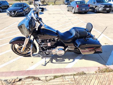 2017 Harley-Davidson Street Glide® in San Antonio, Texas - Photo 5