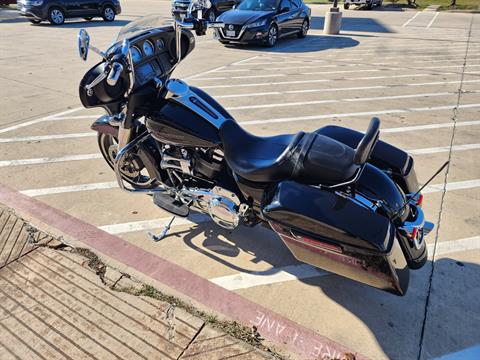 2017 Harley-Davidson Street Glide® in San Antonio, Texas - Photo 6