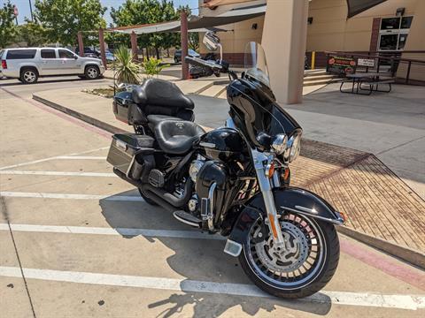 2013 Harley-Davidson Electra Glide® Ultra Limited in San Antonio, Texas - Photo 2