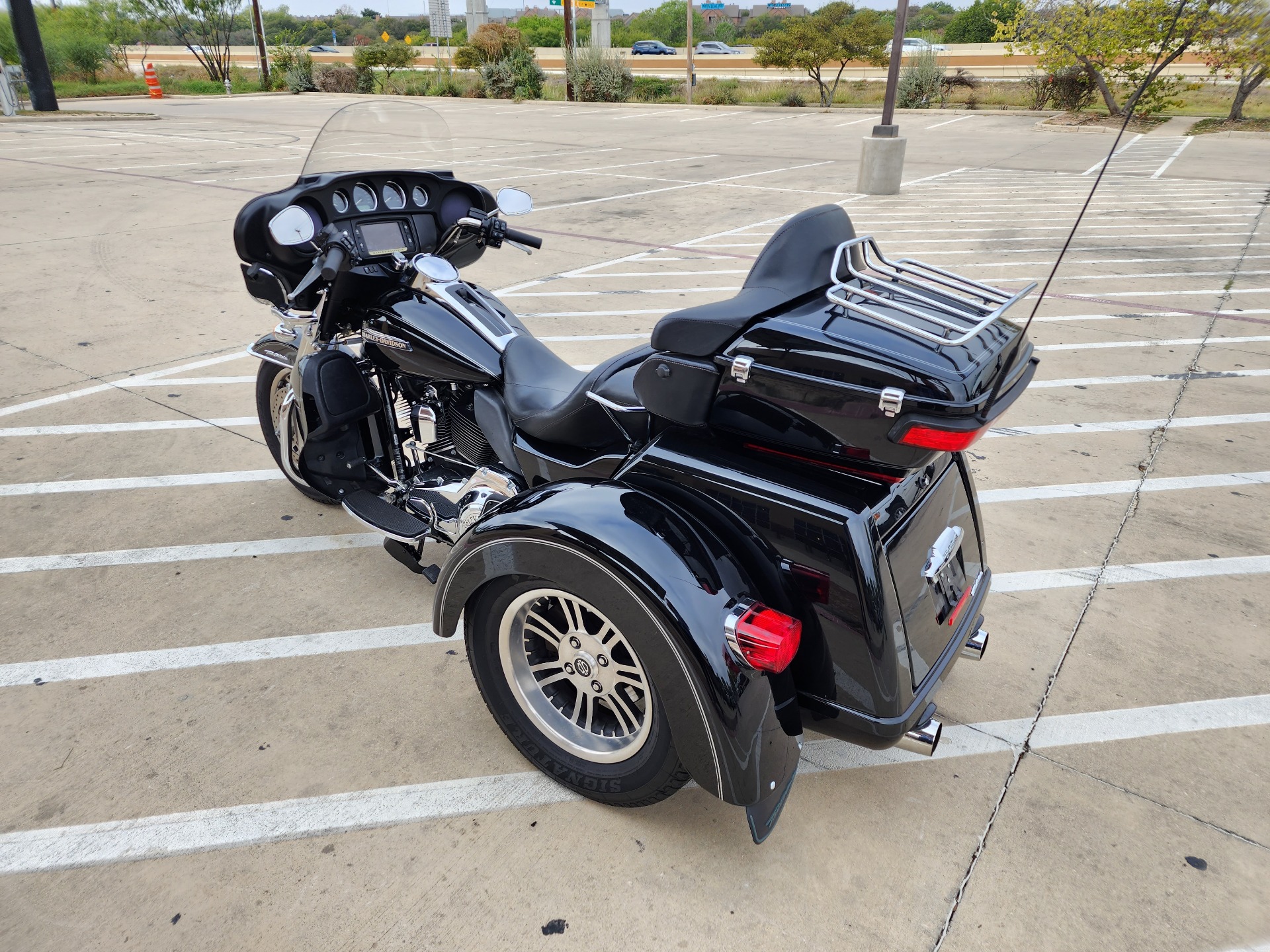 2016 Harley-Davidson Tri Glide® Ultra in San Antonio, Texas - Photo 6