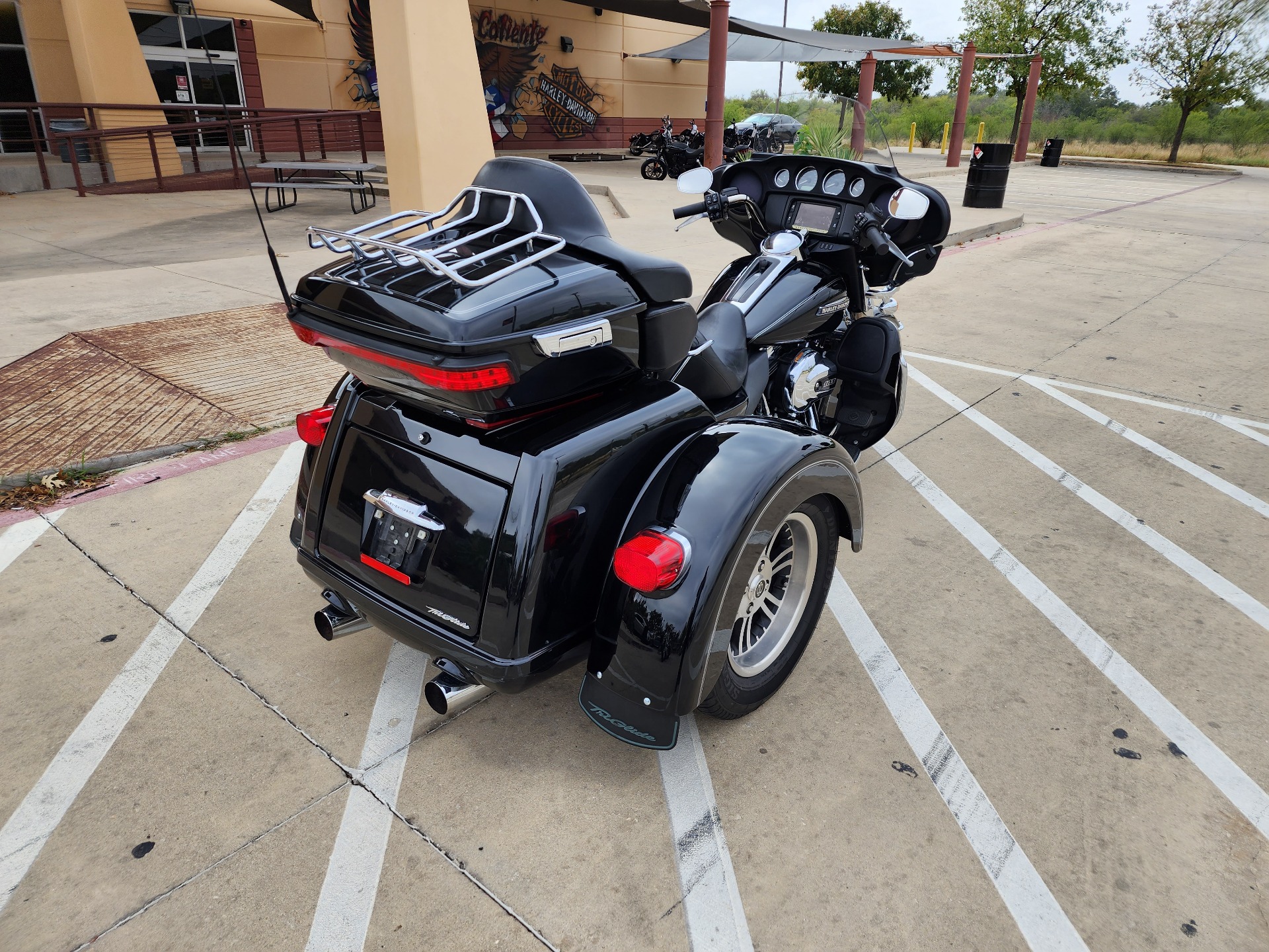 2016 Harley-Davidson Tri Glide® Ultra in San Antonio, Texas - Photo 8