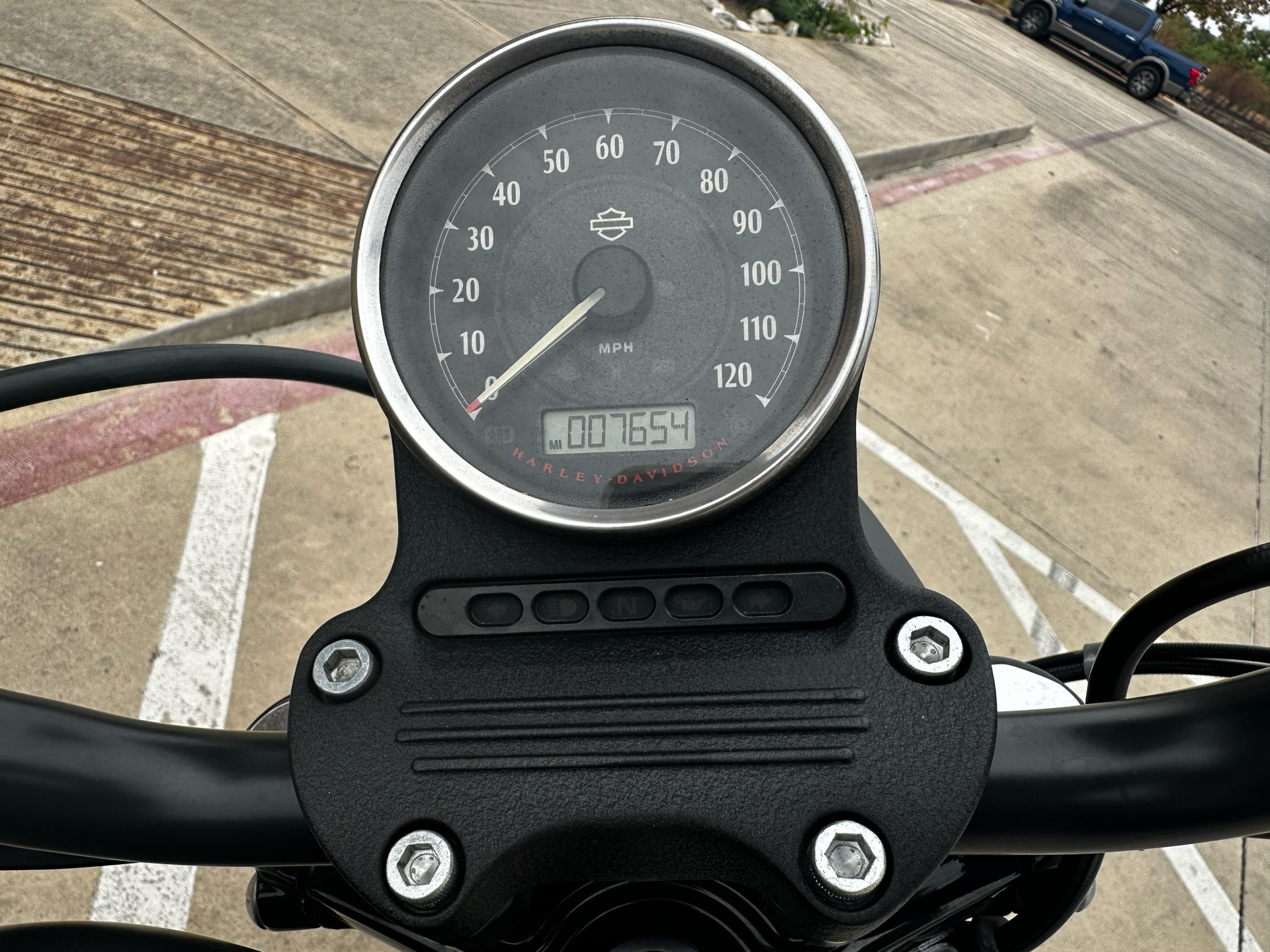 2018 Harley-Davidson Iron 883™ in San Antonio, Texas - Photo 9