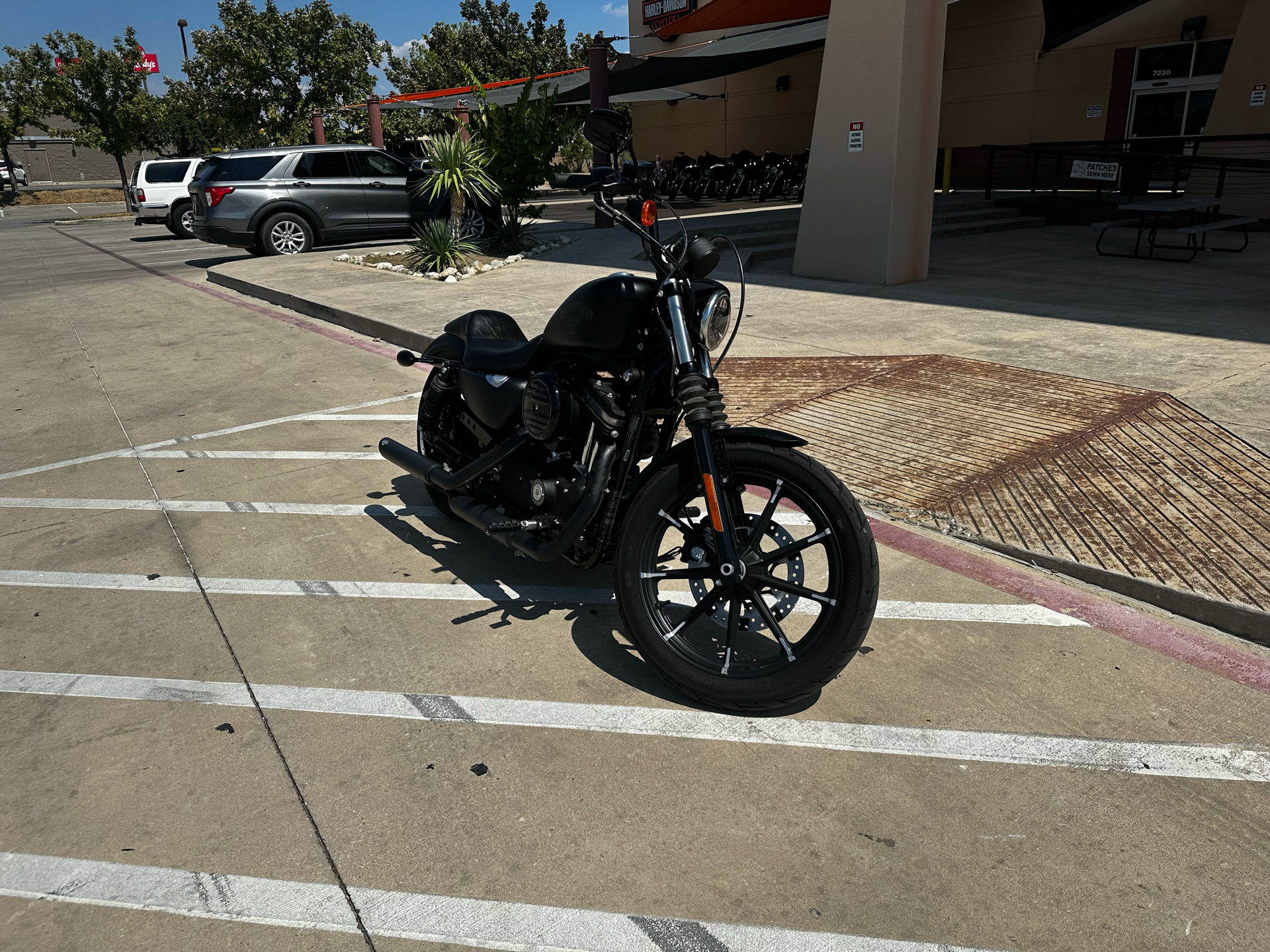 2018 Harley-Davidson Iron 883™ in San Antonio, Texas - Photo 2