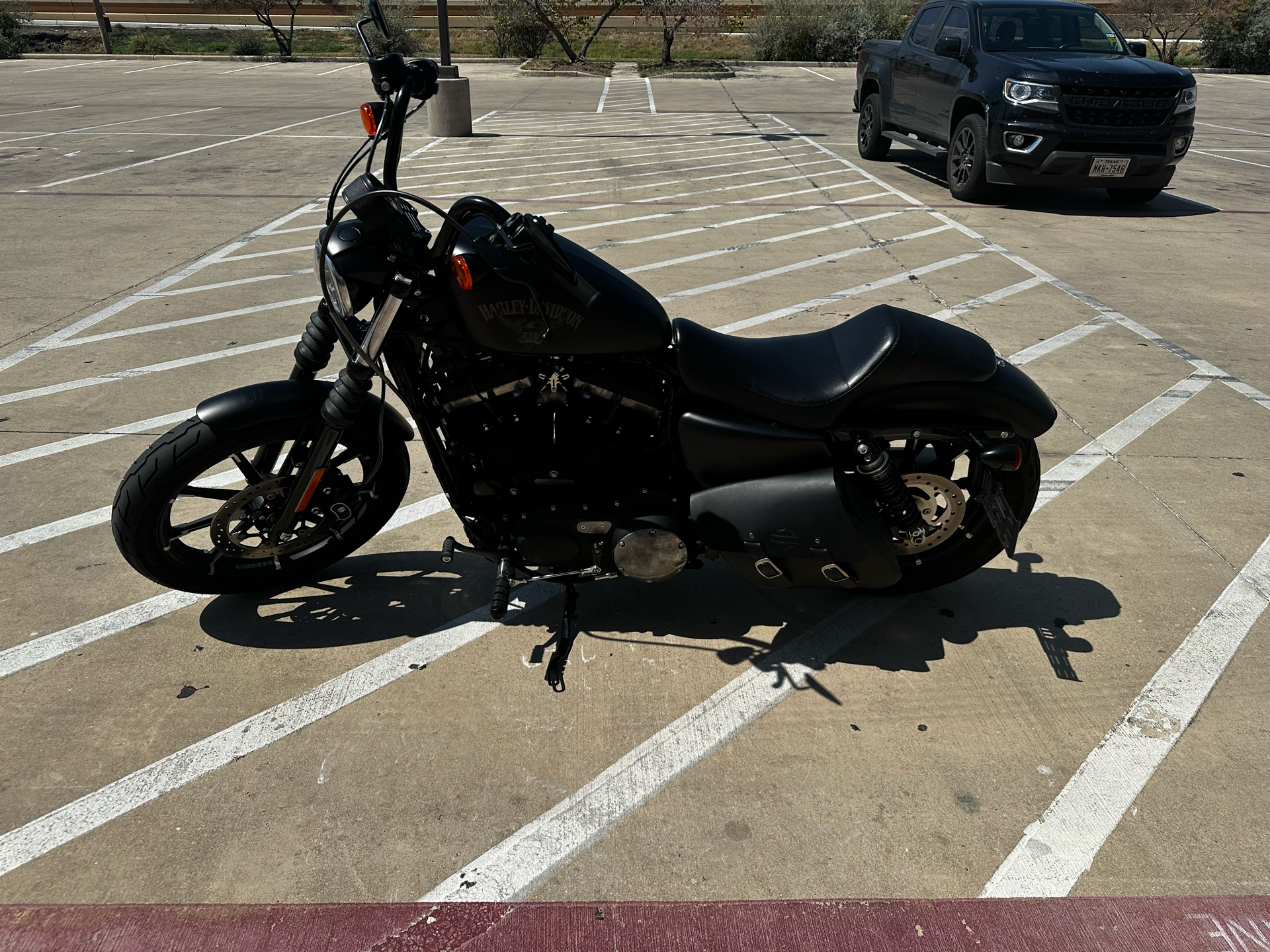 2018 Harley-Davidson Iron 883™ in San Antonio, Texas - Photo 5