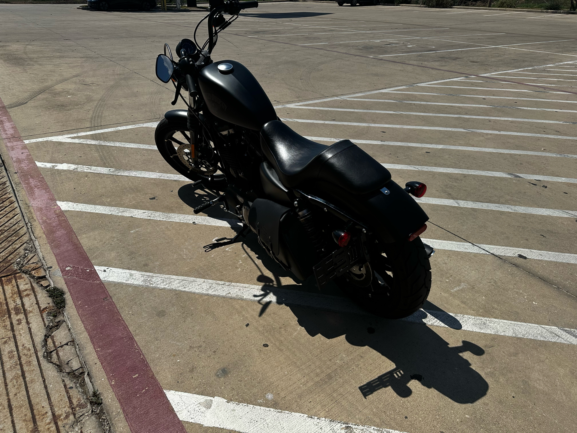2018 Harley-Davidson Iron 883™ in San Antonio, Texas - Photo 6