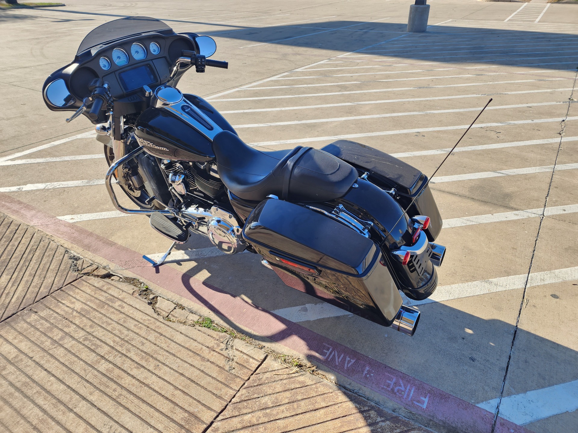 2019 Harley-Davidson Street Glide® in San Antonio, Texas - Photo 6