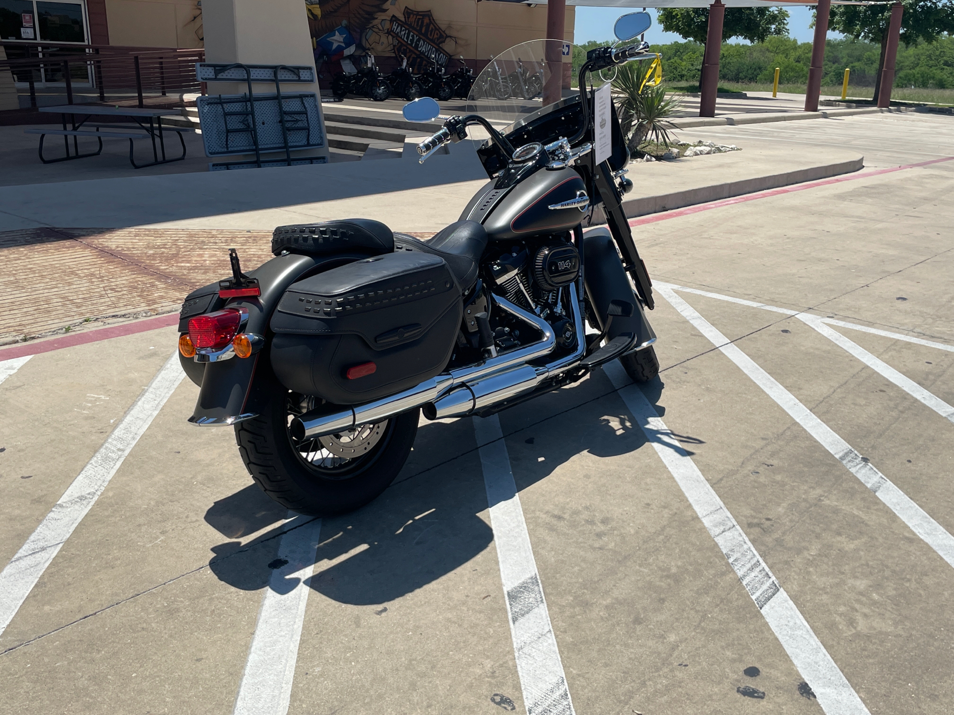 2018 Harley-Davidson Heritage Classic 114 in San Antonio, Texas - Photo 10