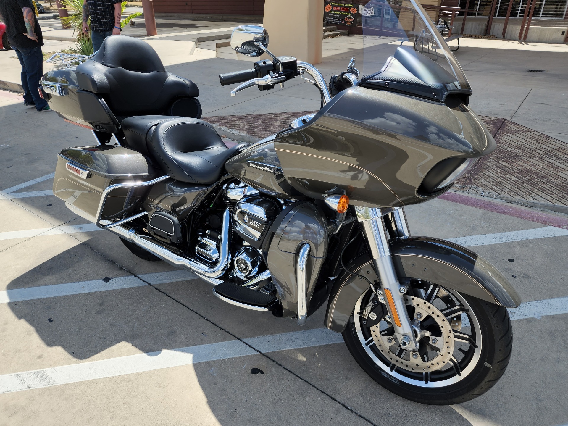 2018 Harley-Davidson Road Glide® Ultra in San Antonio, Texas - Photo 2