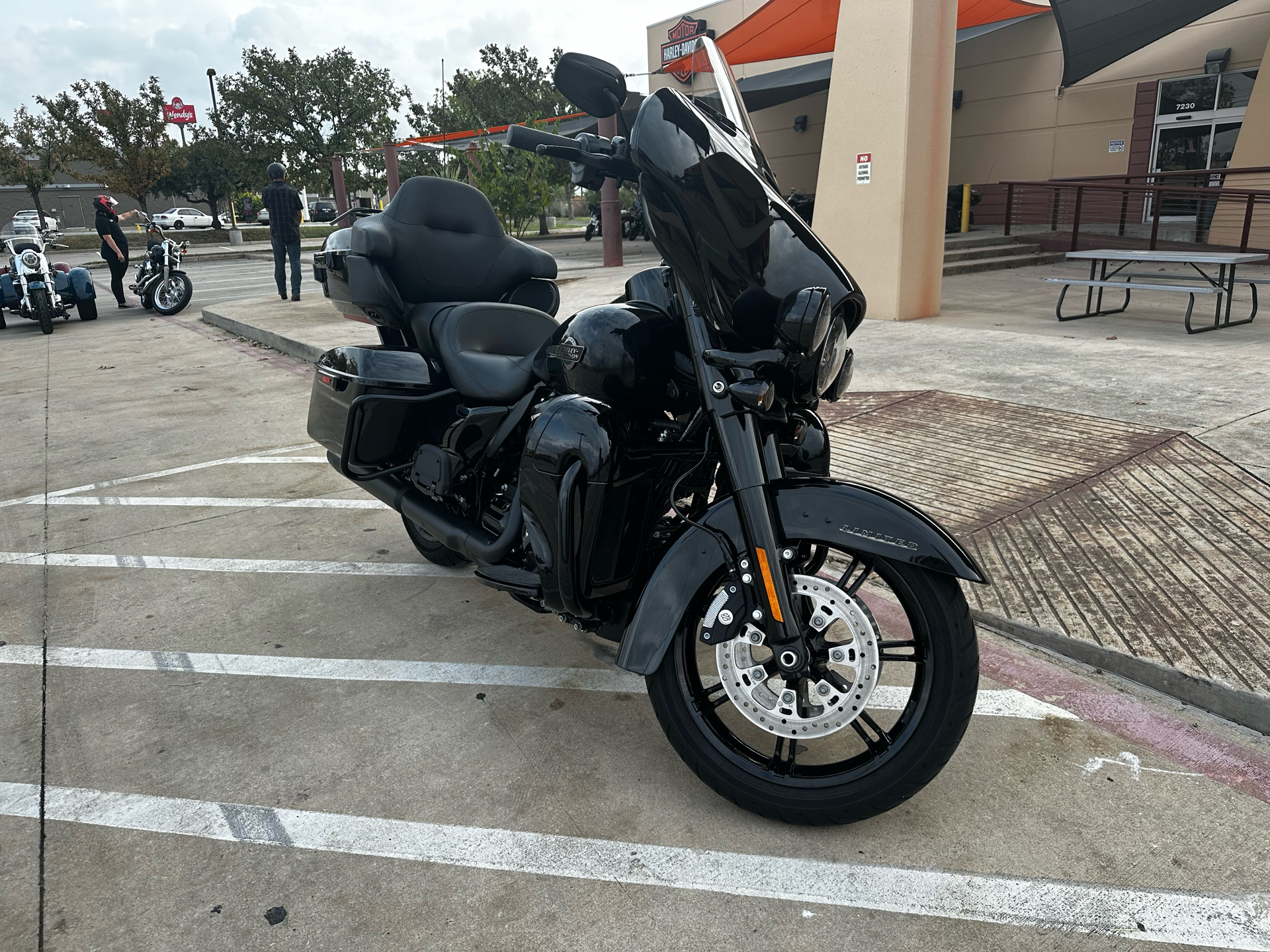 2023 Harley-Davidson Ultra Limited in San Antonio, Texas - Photo 2