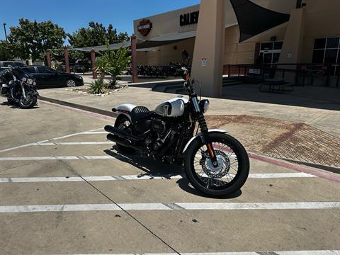 2021 Harley-Davidson Street Bob® 114 in San Antonio, Texas - Photo 2