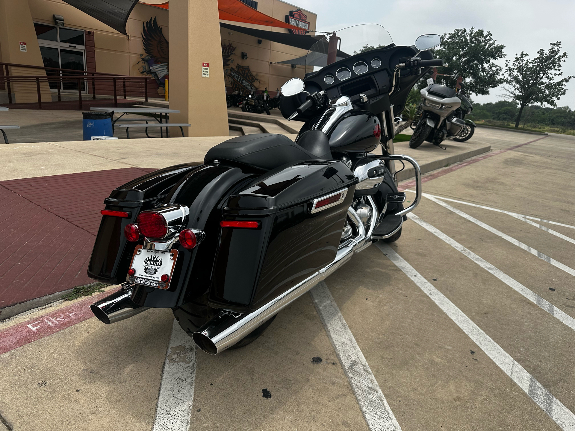 2022 Harley-Davidson Electra Glide® Standard in San Antonio, Texas - Photo 8
