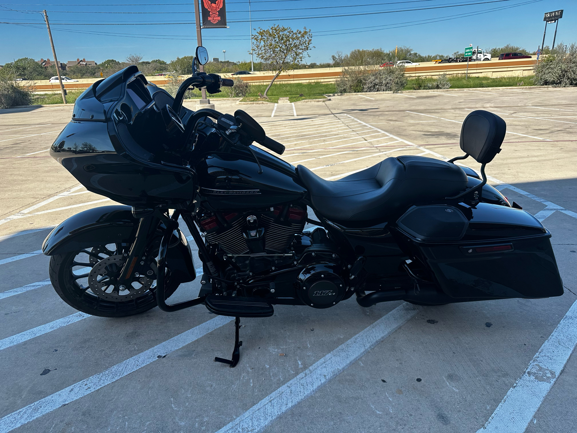 2019 Harley-Davidson Road Glide in San Antonio, Texas - Photo 5