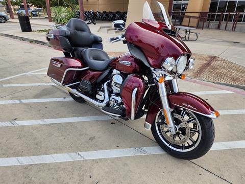 2015 Harley-Davidson Electra Glide® Ultra Classic® in San Antonio, Texas - Photo 2