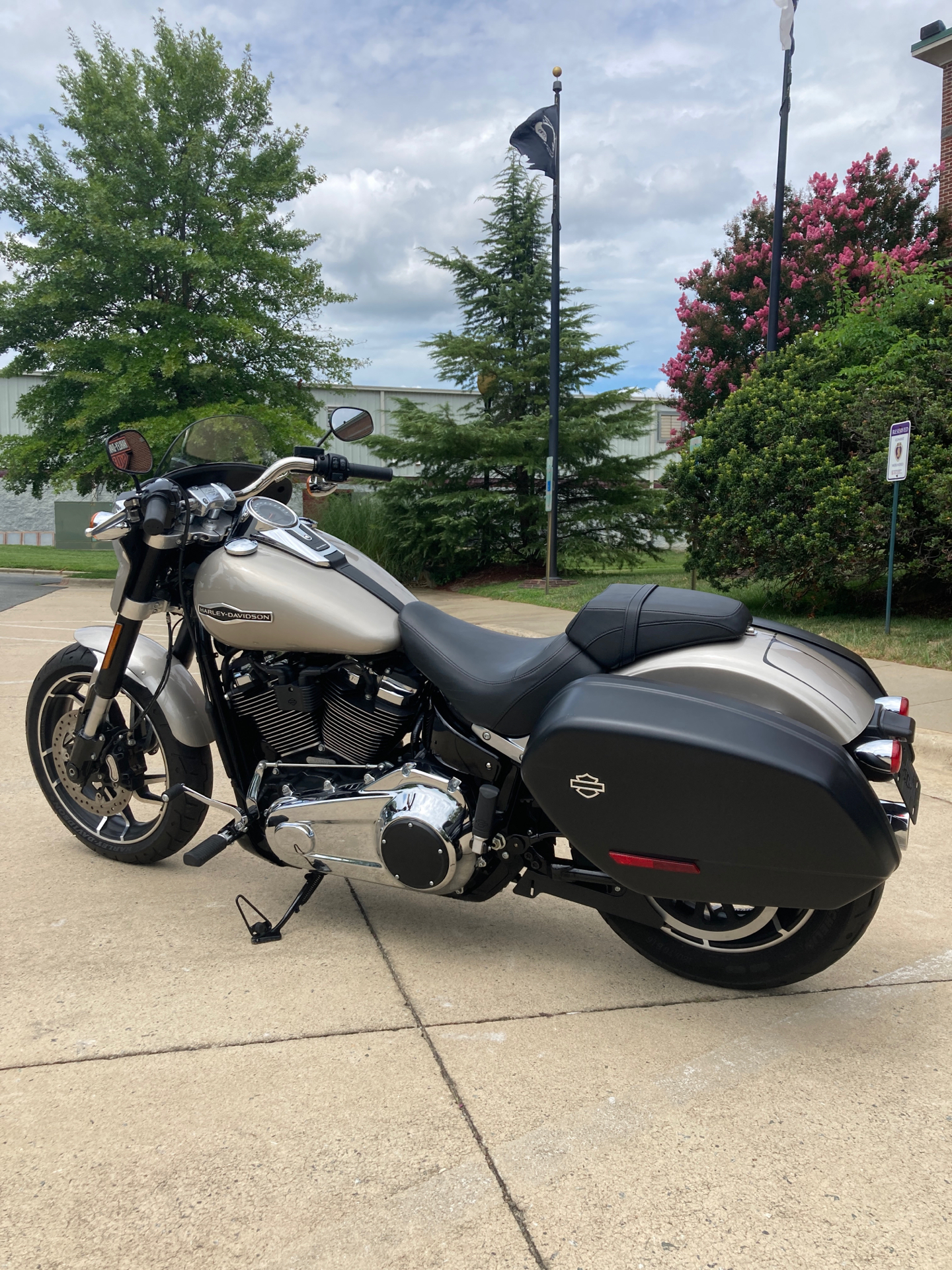 2018 Harley-Davidson Sport Glide® in Burlington, North Carolina - Photo 2