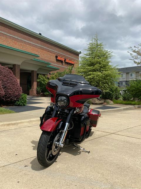 2017 Harley-Davidson CVO™ Street Glide® in Burlington, North Carolina - Photo 3