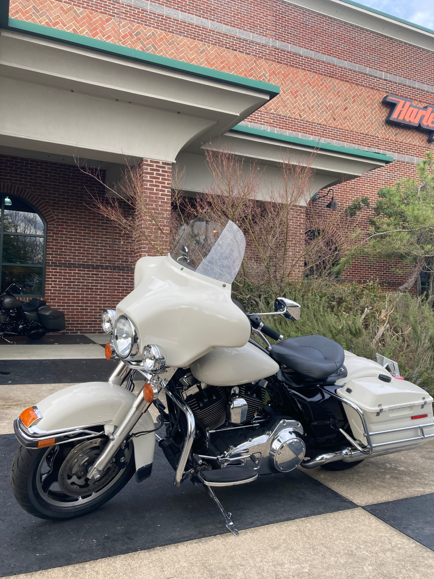 2013 Harley-Davidson Police Electra Glide® in Burlington, North Carolina - Photo 2