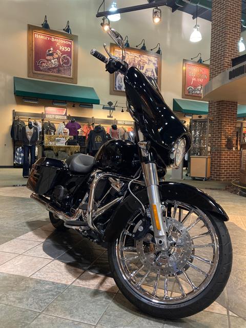 2017 Harley-Davidson Street Glide® Special in Burlington, North Carolina - Photo 4