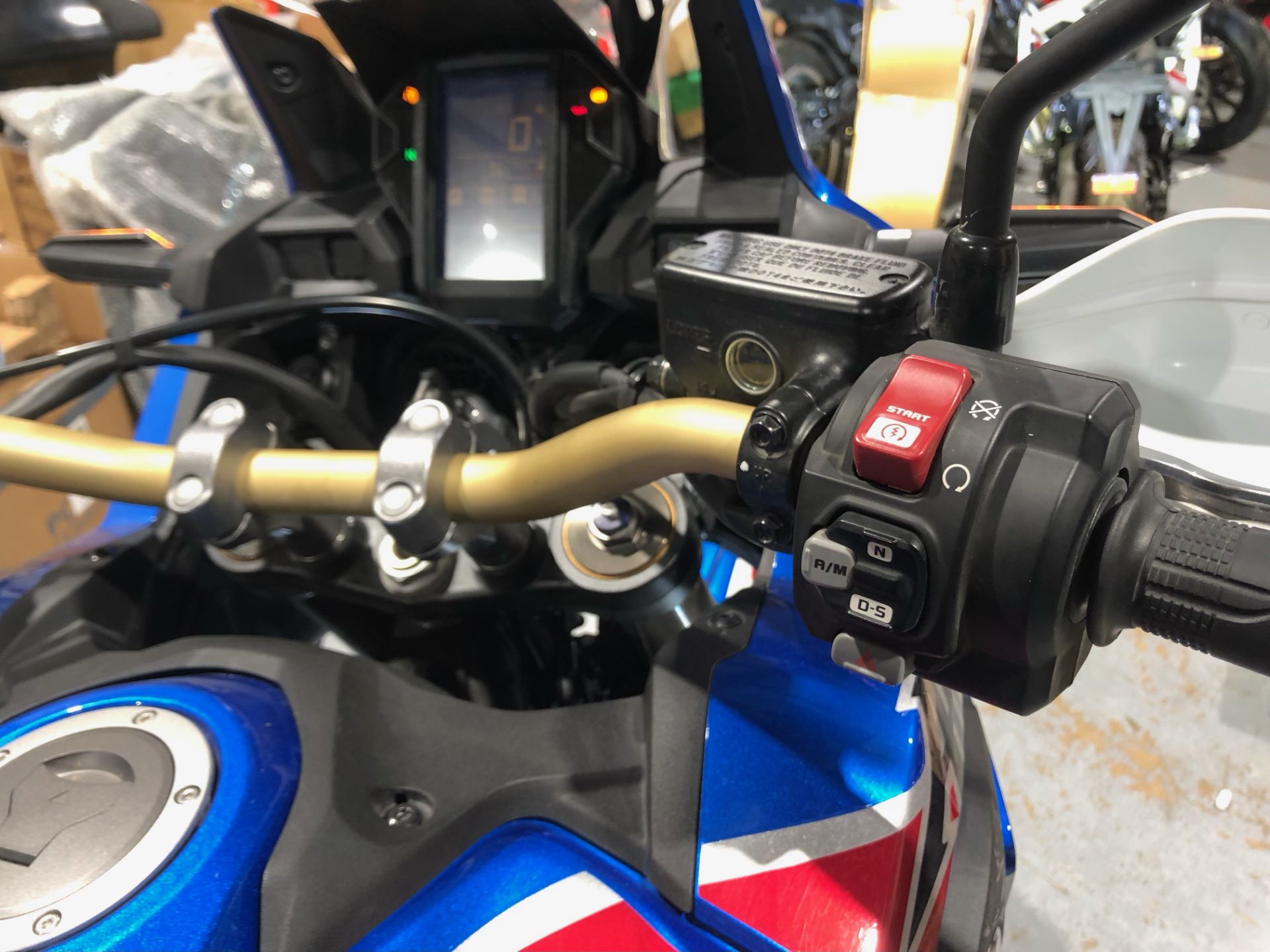 2019 Honda Africa Twin DCT in Sioux City, Iowa - Photo 12