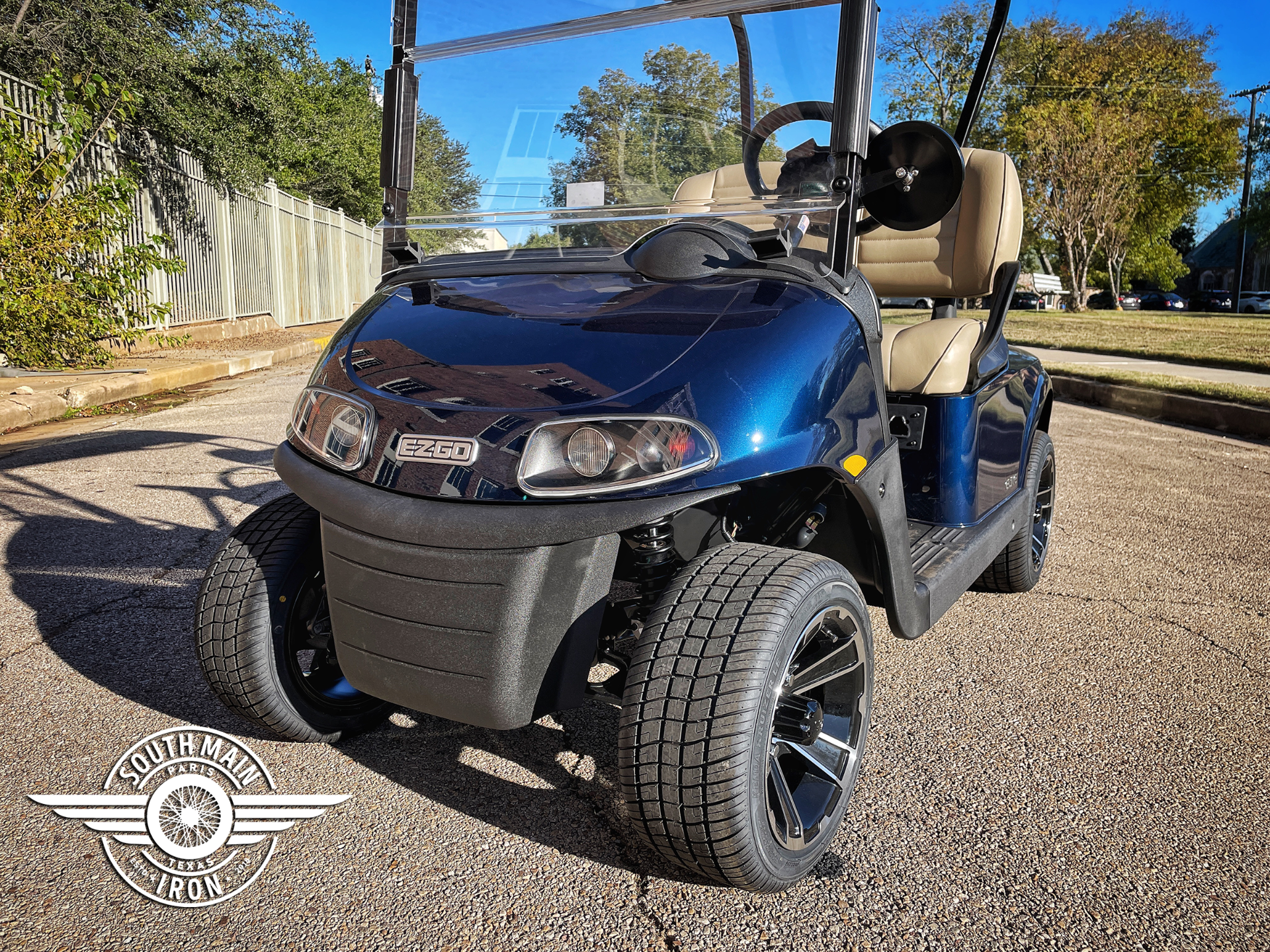 2023 E-Z-GO Freedom RXV ELiTE 2.2 Single Pack with Light World Charger in Paris, Texas - Photo 2
