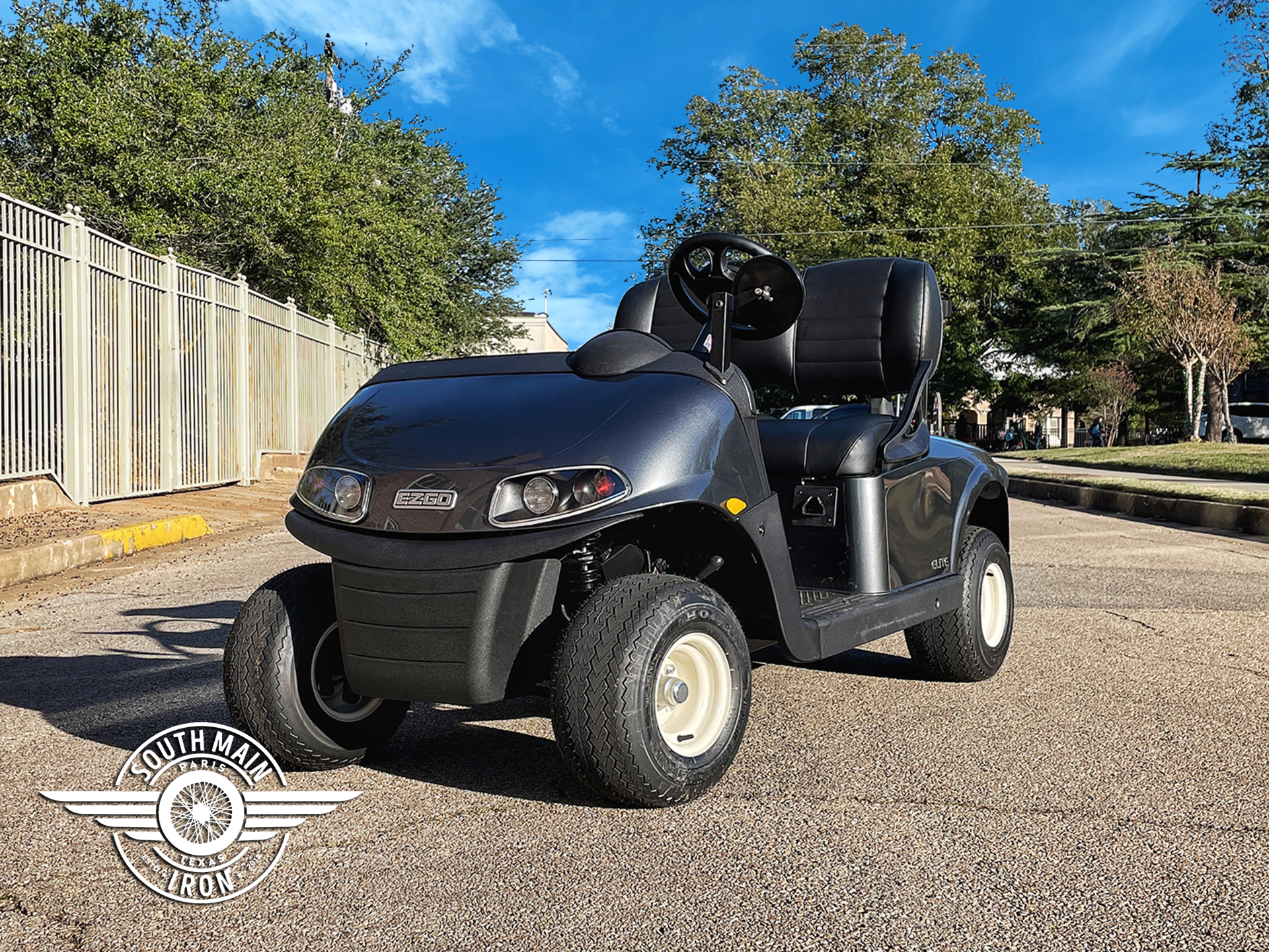 2023 E-Z-GO Freedom RXV ELiTE 2.2 Single Pack with Light World Charger in Paris, Texas - Photo 1