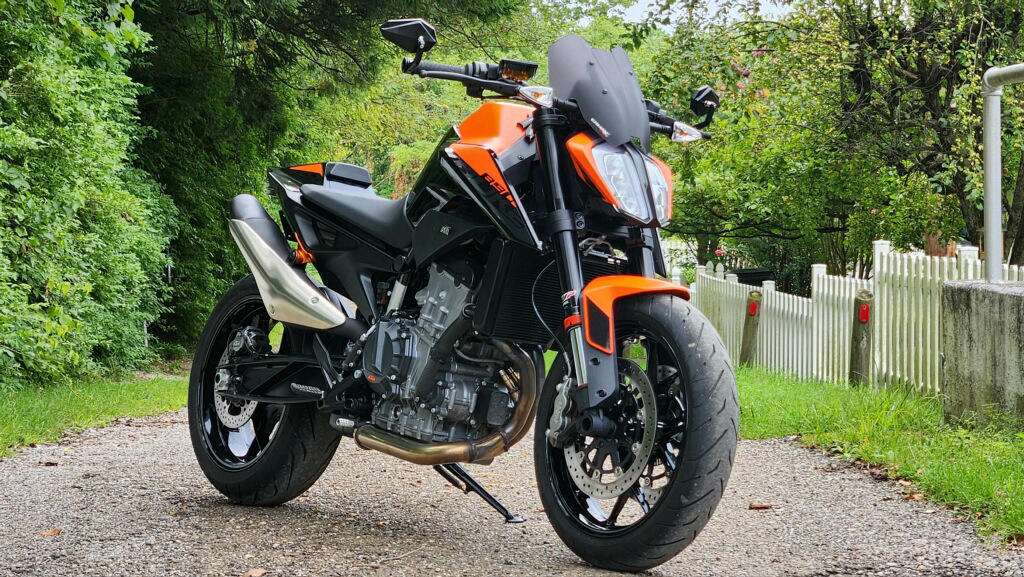 2022 KTM DUKE 890R in Marietta, Ohio - Photo 1