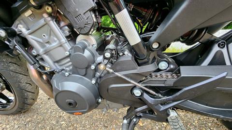 2022 KTM DUKE 890R in Marietta, Ohio - Photo 3