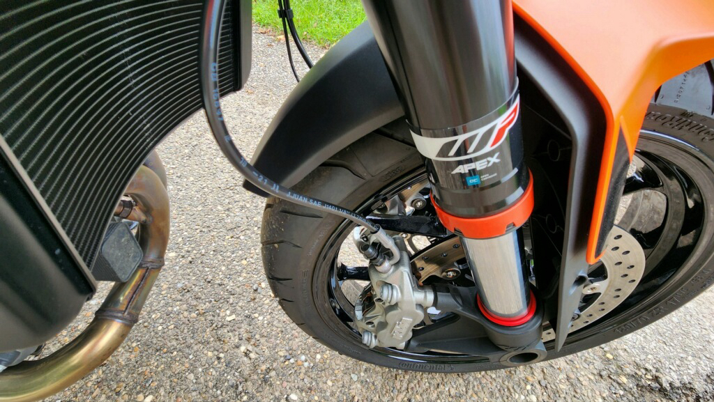 2022 KTM DUKE 890R in Marietta, Ohio - Photo 6