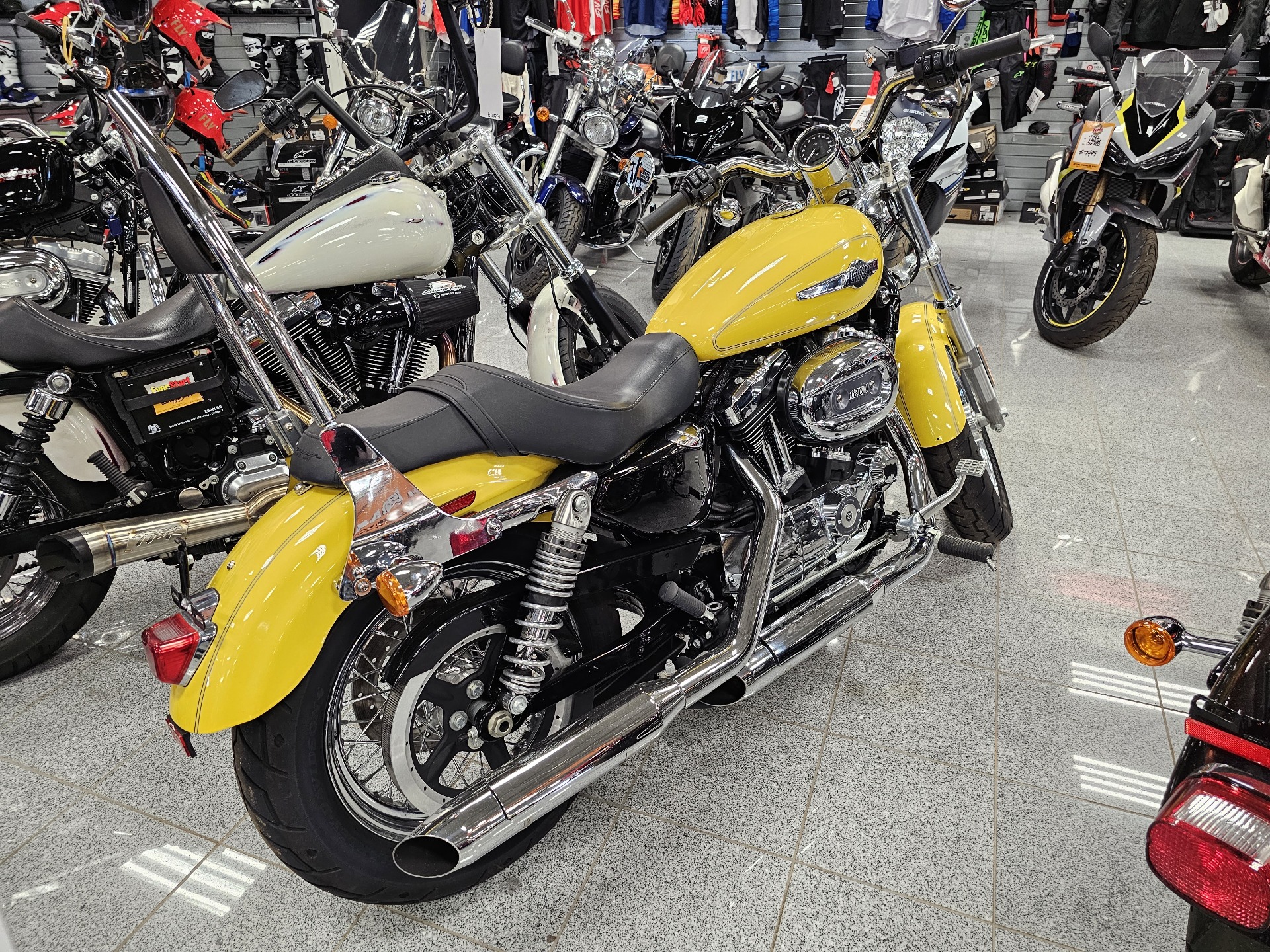 2017 Harley-Davidson 1200 Custom in Marietta, Ohio - Photo 3