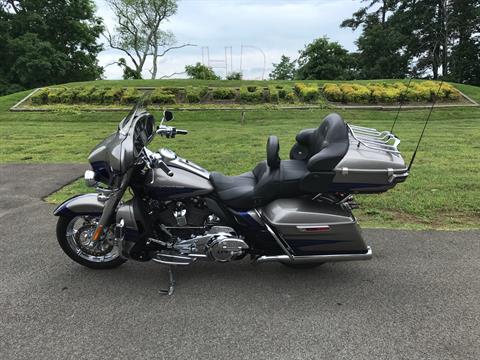 2017 Harley-Davidson CVO™ Limited in Morristown, Tennessee - Photo 2