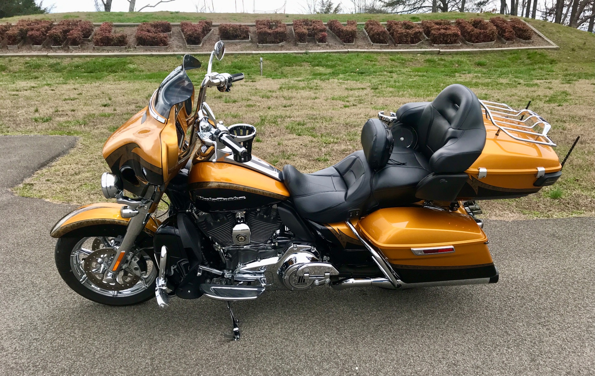 2015 Harley-Davidson CVO/Ultra Limited/Custom in Morristown, Tennessee - Photo 4