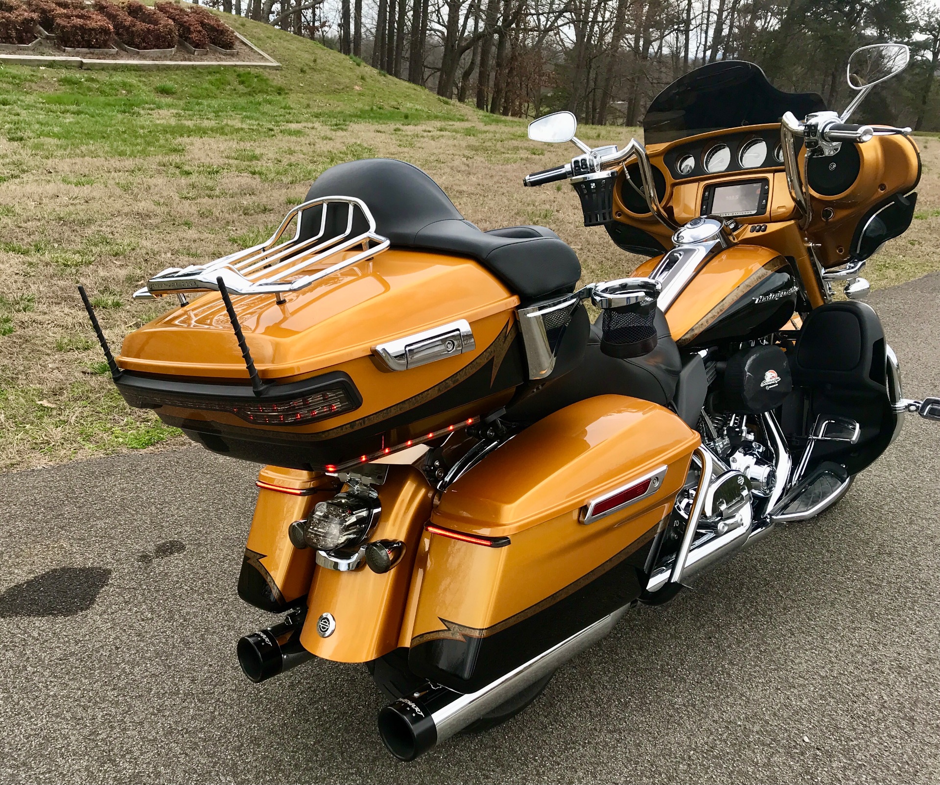 2015 Harley-Davidson CVO/Ultra Limited/Custom in Morristown, Tennessee - Photo 3