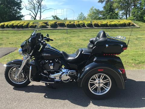2017 Harley-Davidson Tri Glide Ultra Classic in Morristown, Tennessee - Photo 5