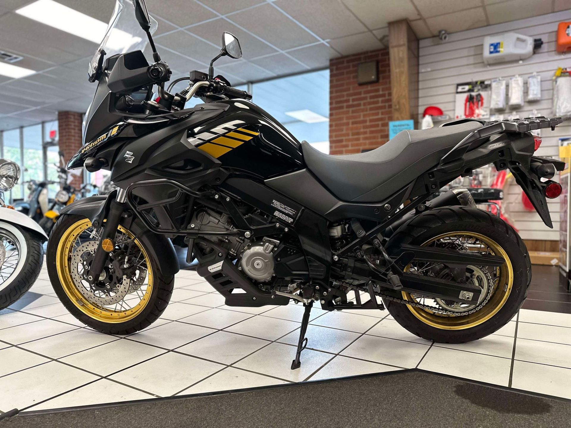 2020 Suzuki V-Strom 650XT in Oklahoma City, Oklahoma - Photo 2