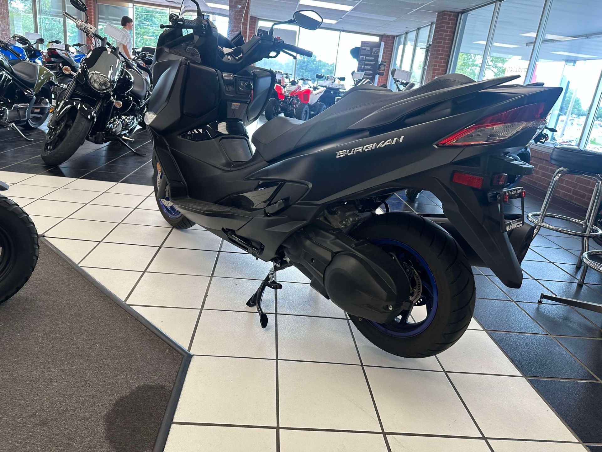 2025 Suzuki Burgman 400 in Oklahoma City, Oklahoma - Photo 8