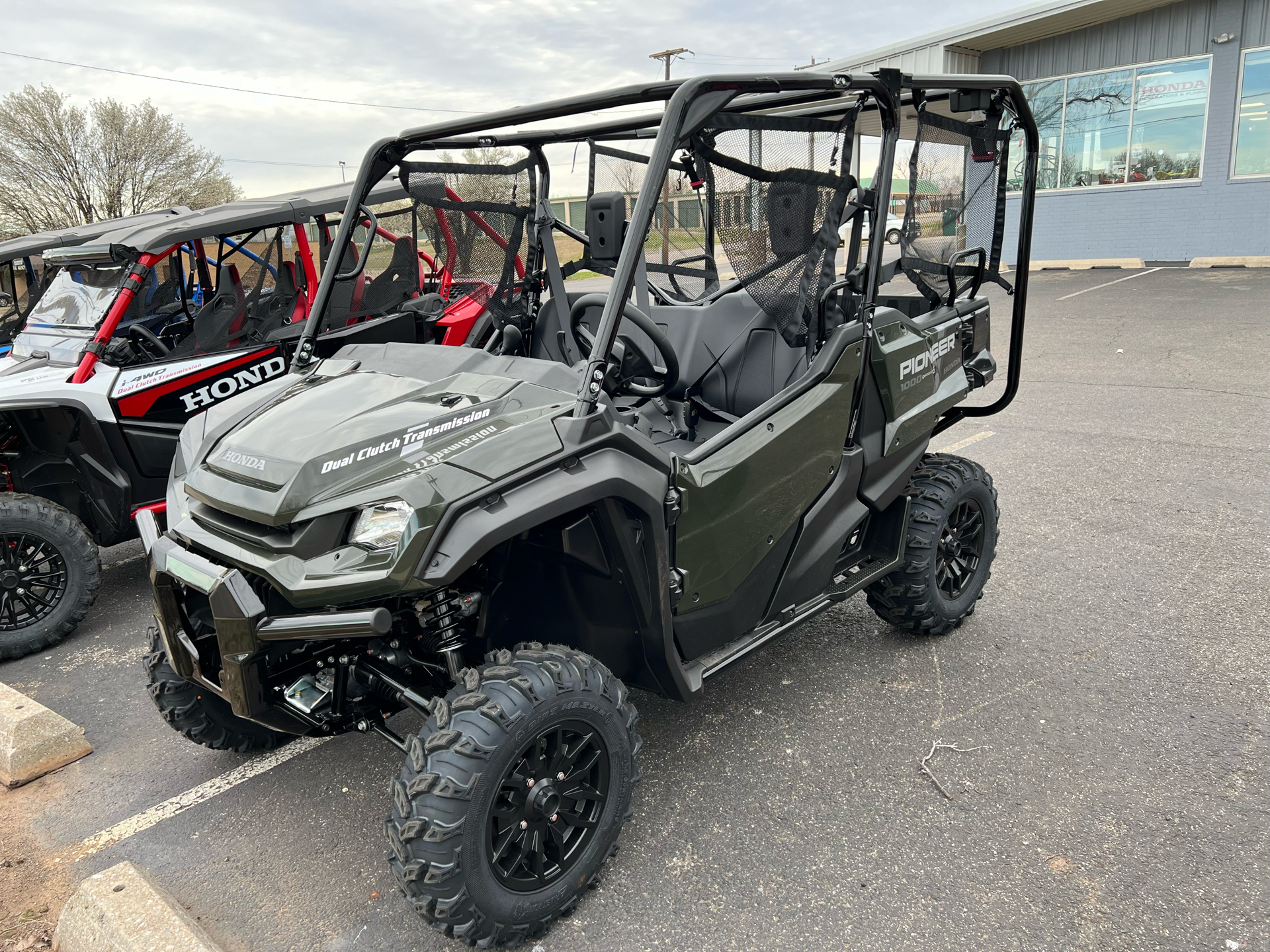 2024 Honda Pioneer 1000-5 Deluxe in Oklahoma City, Oklahoma - Photo 3