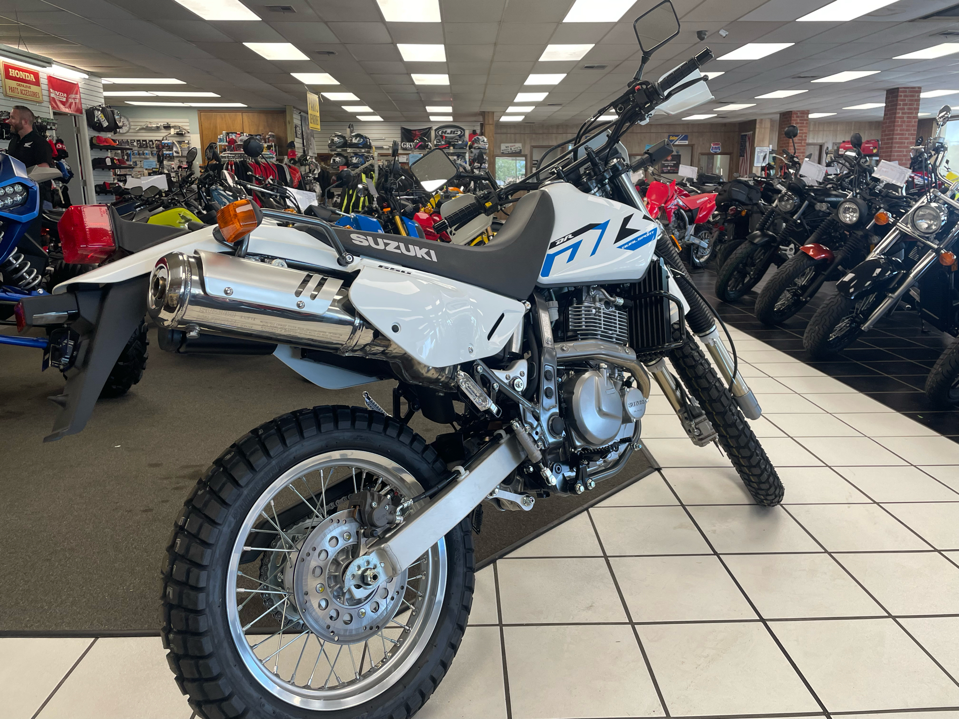 2025 Suzuki DR650S in Oklahoma City, Oklahoma - Photo 5