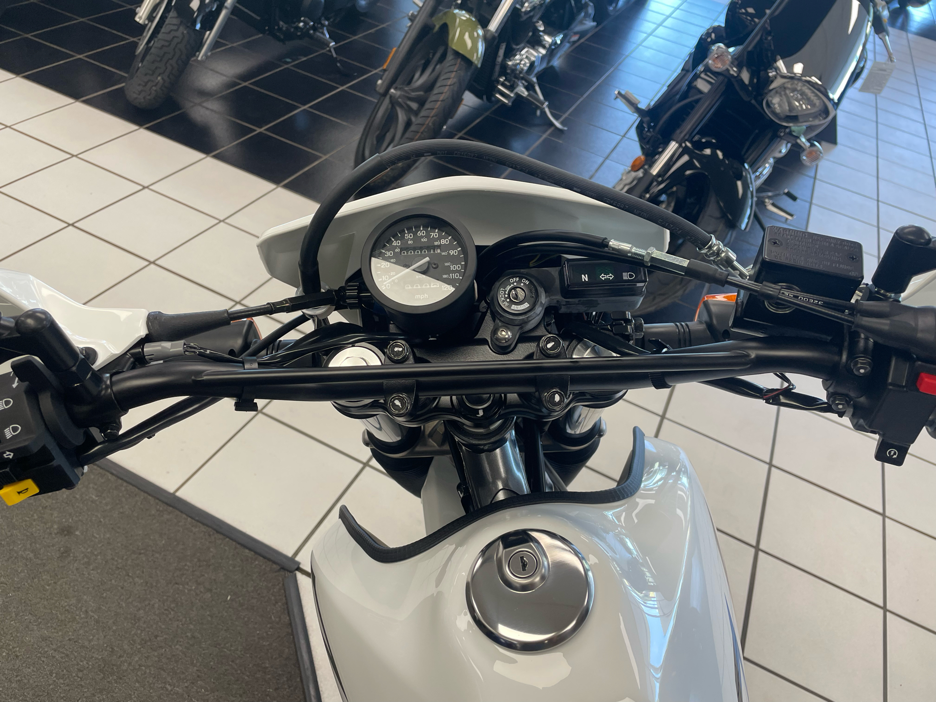 2025 Suzuki DR650S in Oklahoma City, Oklahoma - Photo 8