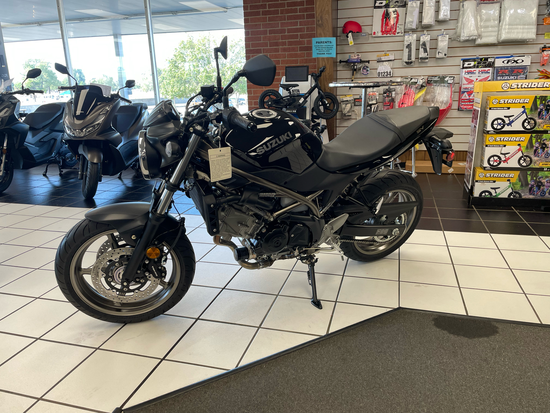 2024 Suzuki SV650 ABS in Oklahoma City, Oklahoma - Photo 3