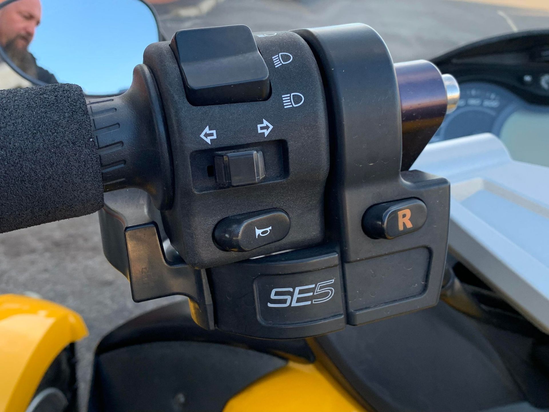 2009 Can-Am Spyder™ GS Roadster with SE5 Transmission (semi auto) in Del City, Oklahoma - Photo 8