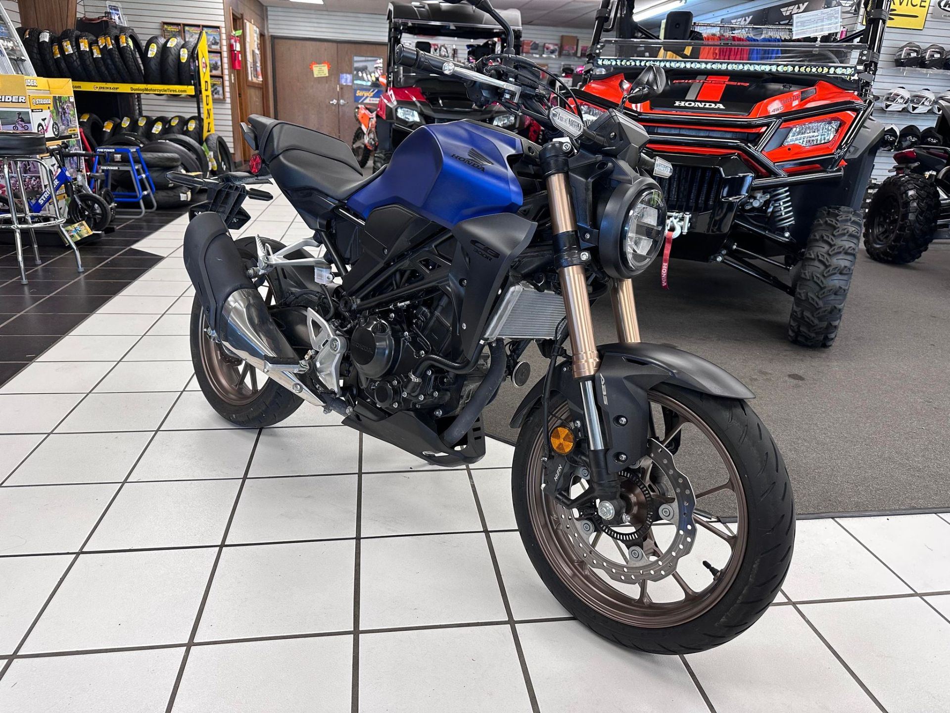 2022 Honda CB300R ABS in Oklahoma City, Oklahoma - Photo 2
